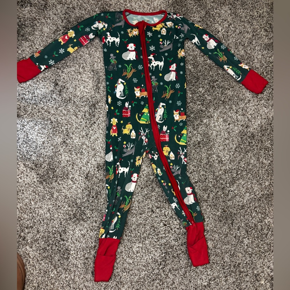 🎄Little Sleepies Holiday Hounds 2t